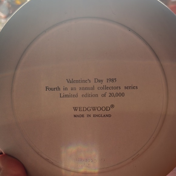 Wedgewood Valentine’s 1985 plate - Picture 2 of 3